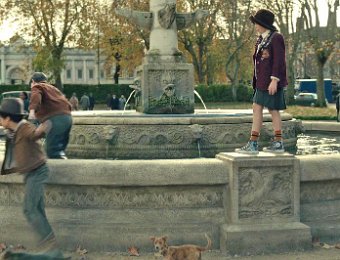 Cruella  Estella with Jasper and Horace at the fountain where they met in London.