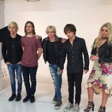 R5  Posed shot showing Ross and Ellington wearing high top chucks.