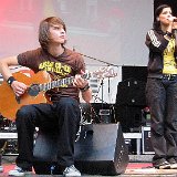 Silbermond  Stephanie Kloss and Thomas Stolle performing in black chucks.