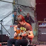 Silbermond  Thomas Stolle wearing black high top chucks while playing the acoustic guitar.